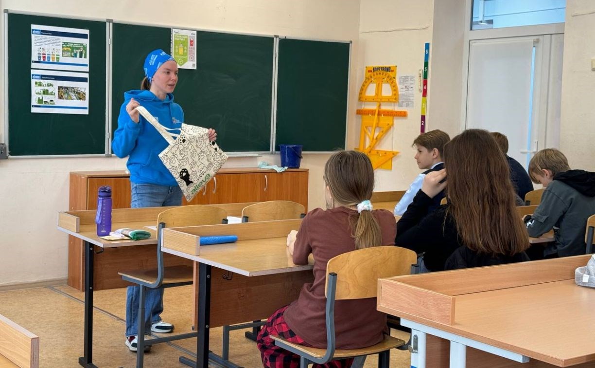 Работники "Газпром добыча шельф Южно-Сахалинск" рассказали школьникам о раздельном сборе отходов