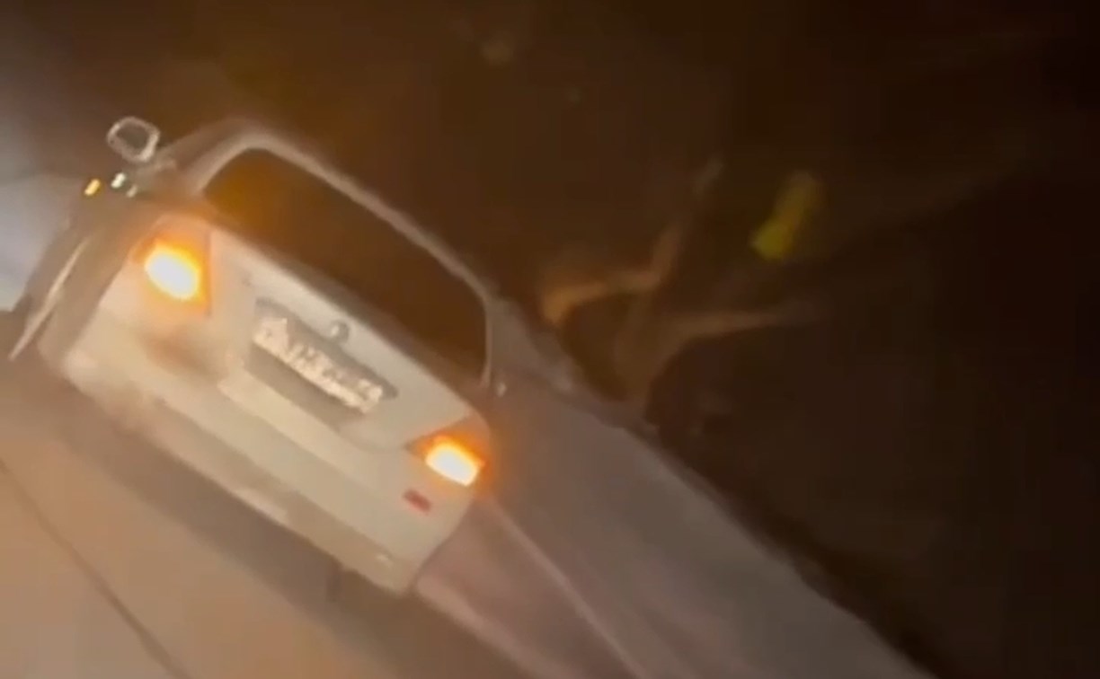 Прострелили колесо и заставили остановиться: полицейские на Сахалине устроили погоню за нарушителем