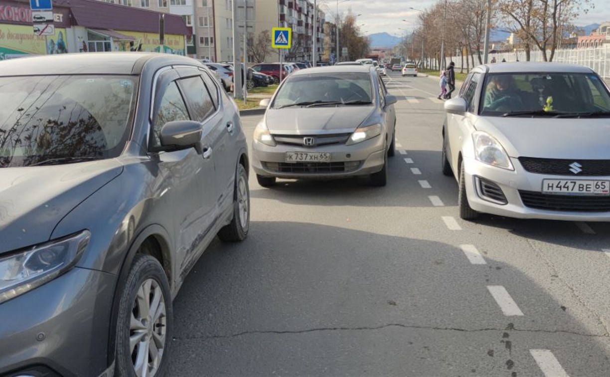 Очевидцев столкновения Honda Airwave и Nissan X-Trail ищут в Южно-Сахалинске