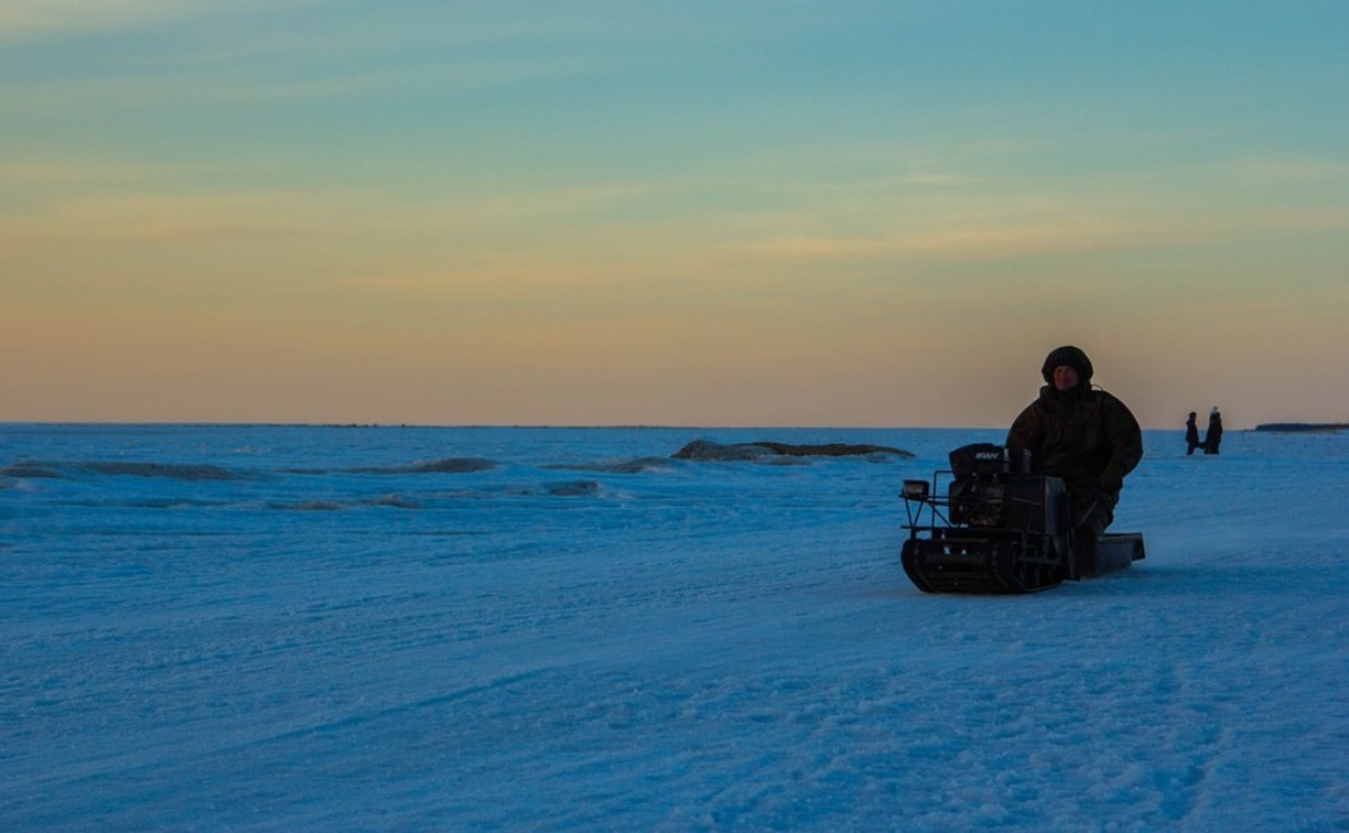 МЧС обещает сахалинским рыбакам устойчивый лёд в Охотском