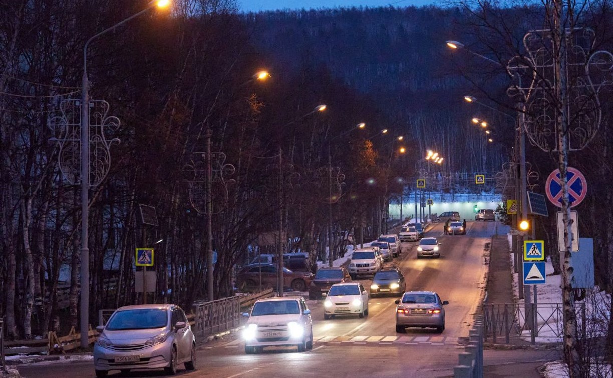 Светофор на перекрестке Холмской и Памятной будет мигать до обеда в Южно-Сахалинске