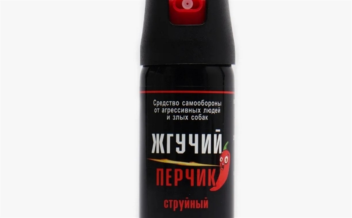 Житель Южно-Сахалинска залил из перцового баллончика двух девушек в подъезде