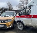 Очевидцев столкновения кроссовера с автомобилем скорой помощи ищут в Южно-Сахалинске
