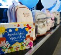 Юным корсаковцам из многодетных семей вручили школьные портфели