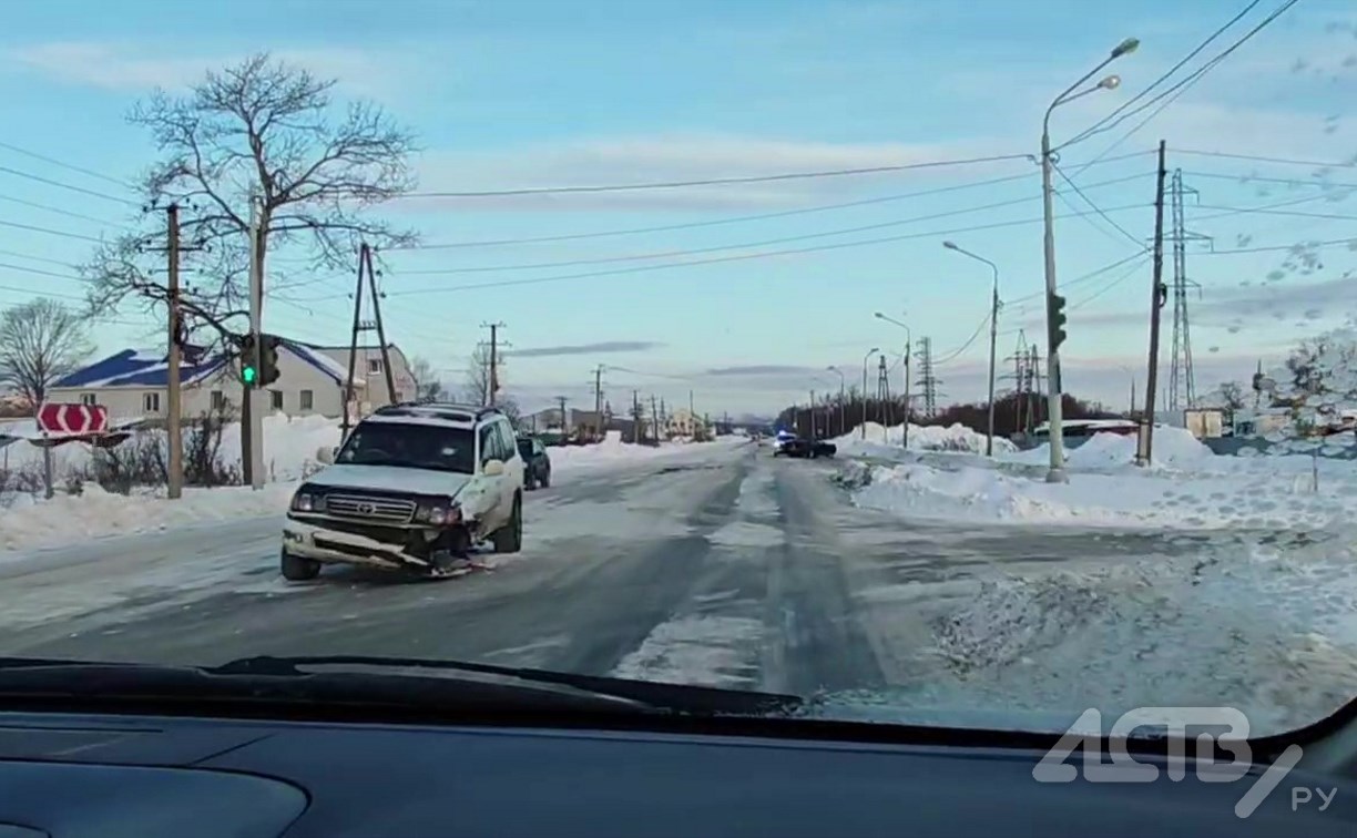 Последствия серьёзного ДТП на Холмском шоссе попали на видео в Южно-Сахалинске