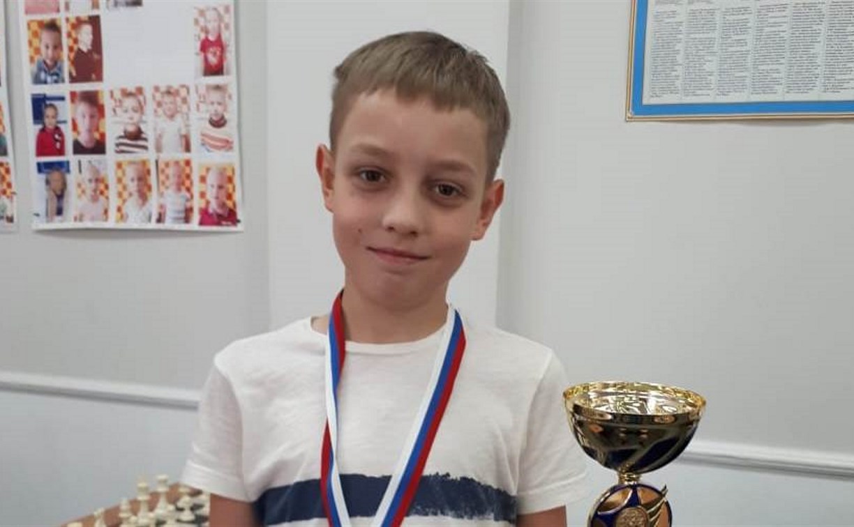 Школьник из Корсакова выиграл два шахматных турнира в Волгограде