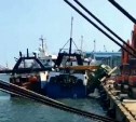 Очевидцы: в Пусане на сахалинское судно упал портовый кран