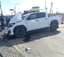 Пикап Toyota Hilux вылетел под поезд на Сахалине