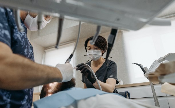 Цены на услуги стоматолога в Южно-Сахалинске шокировали приезжего с материка