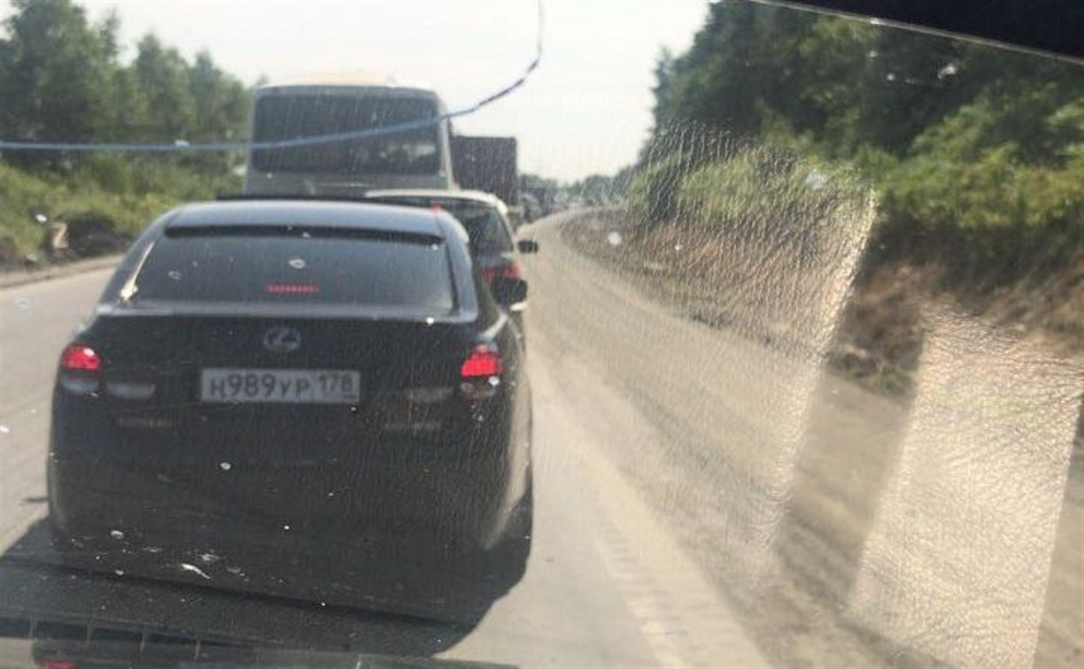 Из-за дорожных работ на дороге из Южно-Сахалинска в Аниву образовалась огромная пробка