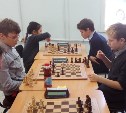 Школьники лицея №2 лидируют в южно-сахалинском турнире по шахматам