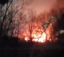 Жилой дом сгорел в Аниве, пламя охватило 50 квадратов 