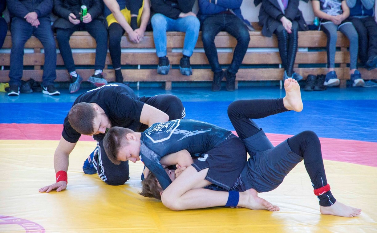 Около 70 спортсменов приняли участие в южно-сахалинском турнире по грепплингу