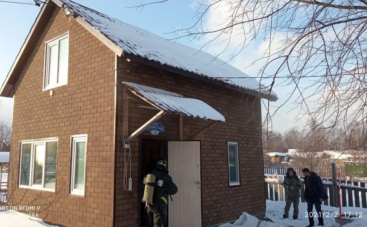 Семья из трех человек переехала к родне после пожара в Южно-Сахалинске
