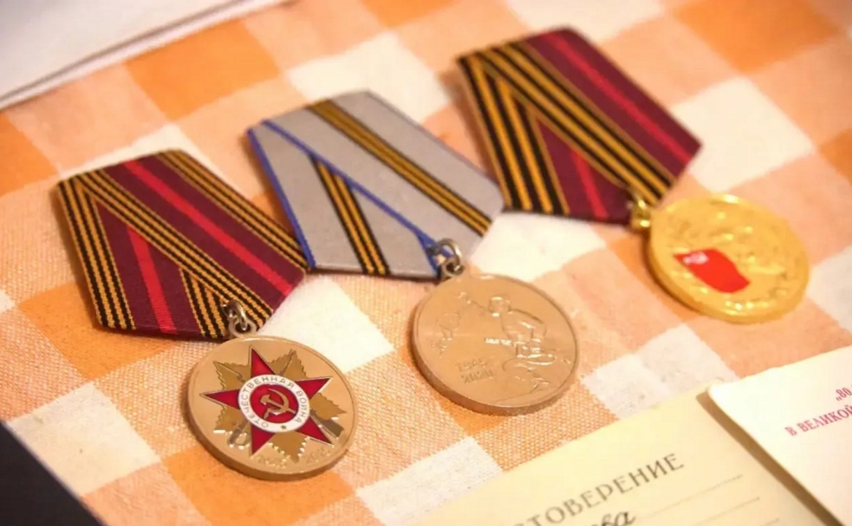 На Сахалине поздравили с днём рождения двух ветеранов