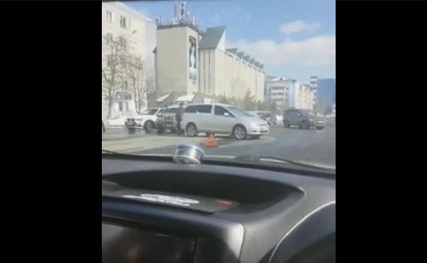 Сразу две аварии произошли на улице Пуркаева в Южно-Сахалинске