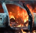 Молодой поджигатель, развлекаясь, спалил 6 машин в пригороде Южно-Сахалинска (ВИДЕО)