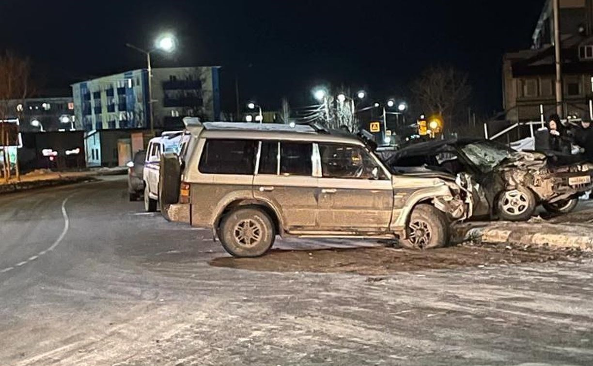 Два водителя без прав попали в ДТП на Сахалине - пострадали три человека
