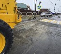 В Поронайске приступили ко второму этапу ямочного ремонта: залатают 600 "квадратов" дороги