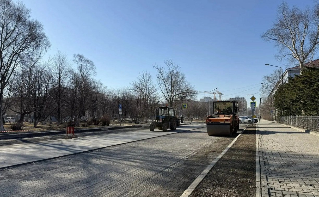 Более 5 тысяч квадратных метров дорог охватили ямочным ремонтом на юге Сахалина