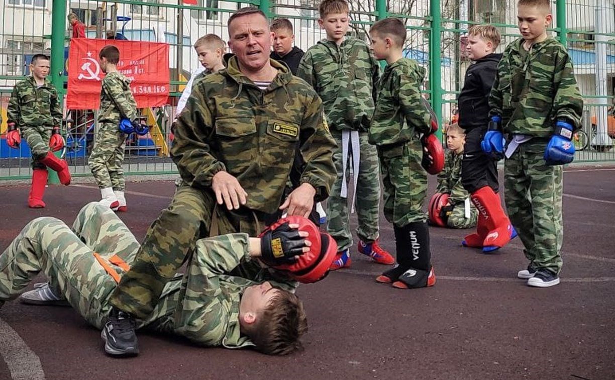 Сахалинская федерация армейского рукопашного боя провела открытую тренировку ко Дню Победы