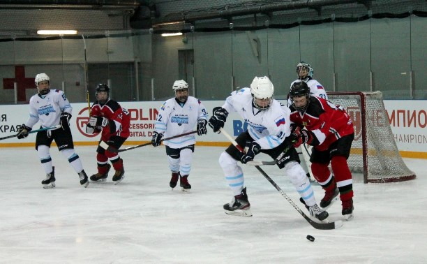 Хоккеисты сахалинского «Кристалла» вышли в плей-офф турнира «Золотая шайба»