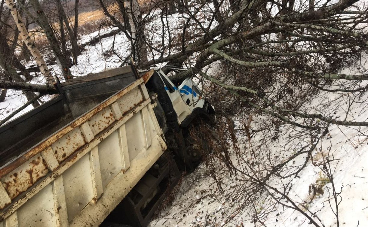 Водитель грузовика погиб в ДТП на Охотской трассе 