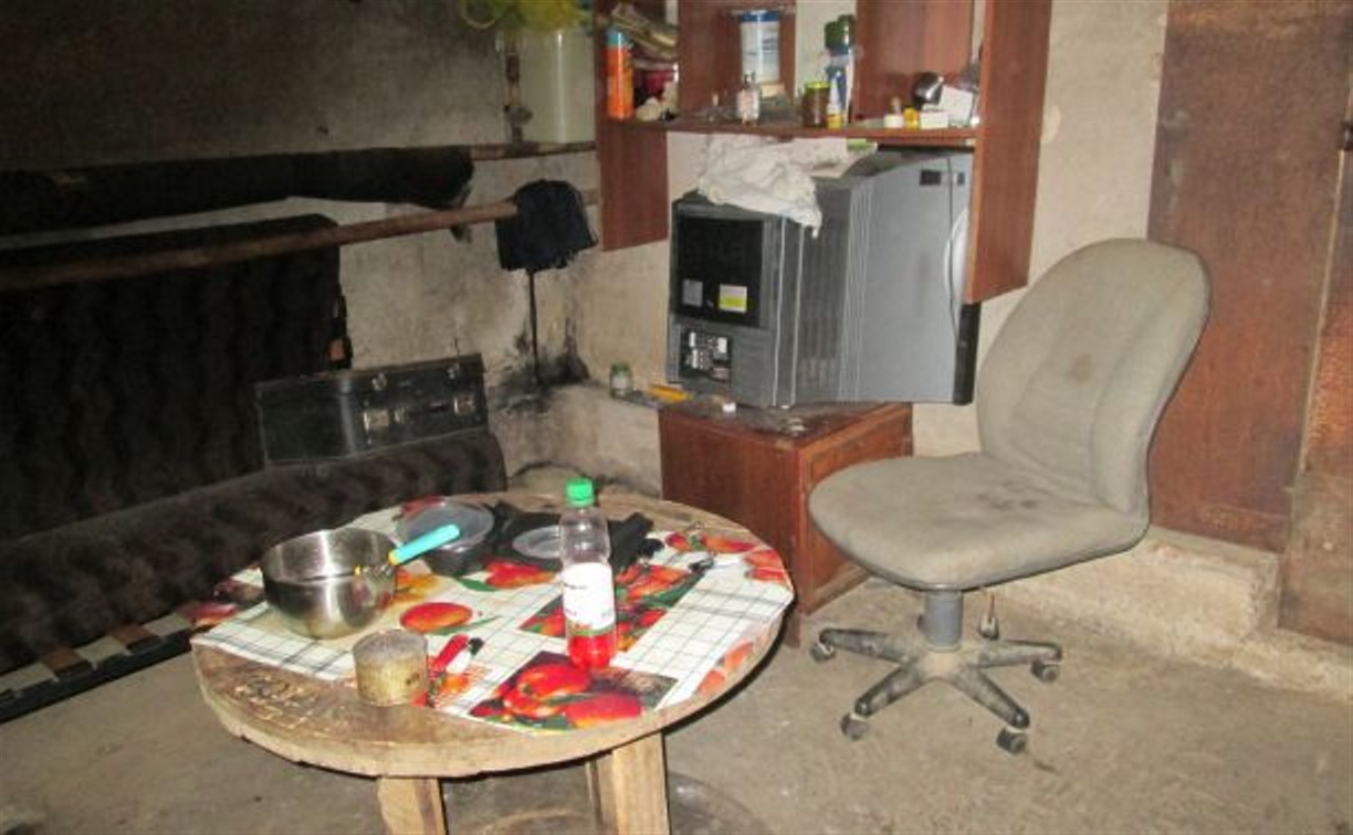 Полиция два года не может закрыть притон в подвале дома в Южно-Сахалинске