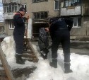 В Южно-Сахалинске спасли мальчика, застрявшего в снегу