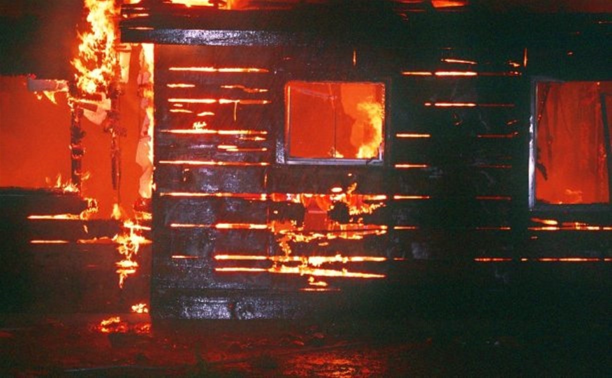 В Новоалександровске сгорел дом
