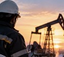 Нефтяникам в России стали платить в среднем больше 225 тысяч рублей
