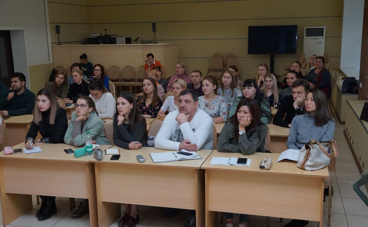 Учителям из Южно-Сахалинска рассказали о работе с детьми-инвалидами 