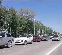 Огромная пробка образовалась на корсаковской трассе из-за обрыва электросетей