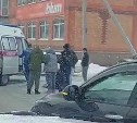 Очевидцы: таксист сбил женщину с ребёнком на "зебре" в Южно-Сахалинске