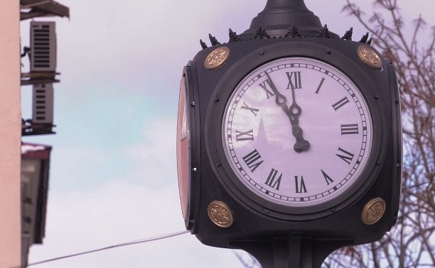 Сказка о потерянном времени: часы у почтамта в Южно-Сахалинске ломаются с пугающей периодичностью