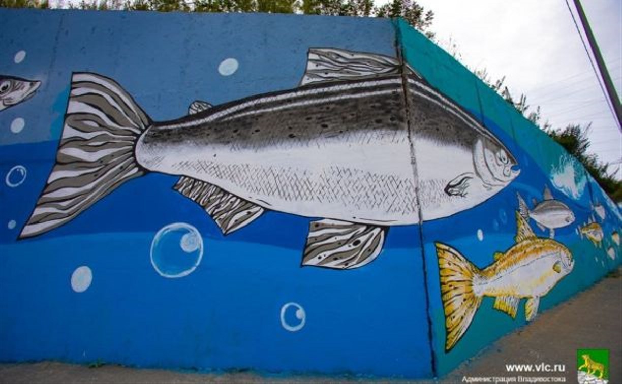 Гигантское художественное панно о Сахалине и Курилах украсило Владивосток