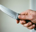 Сахалинец проснулся от ударов ножом и смог оказать сопротивление нападавшему