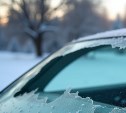 Сахалинец поругался с приятелем и камнем разбил стекло машины его отца