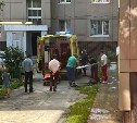 Мужчина упал с третьего этажа в Южно-Сахалинске