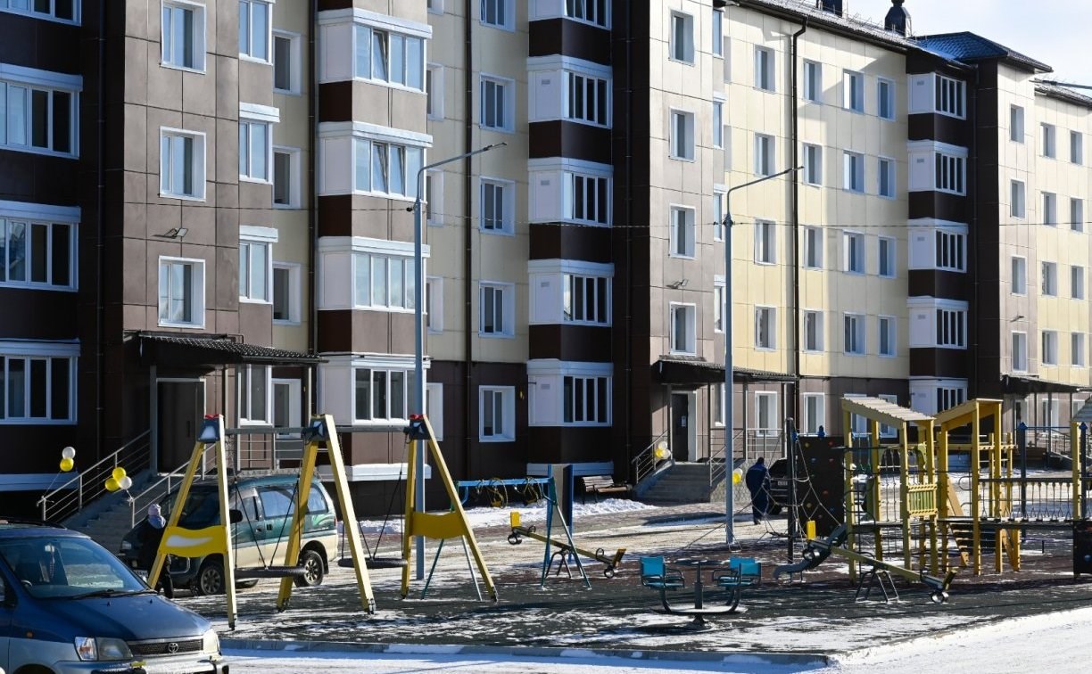 В Ногликах 90 семей получили бесплатное новое жильё