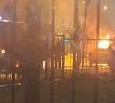 Появилось видео тушения горящей в Южно-Сахалинске машины