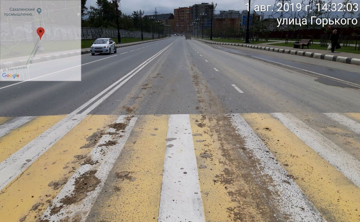 В Южно-Сахалинске «нечистоплотный» подрядчик будет отвечать за грязь на дорогах