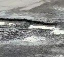 В Южно-Сахалинске "ничья" дырявая дорога испытывает нервы автомобилистов