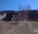 ГАИ проводит проверку по факту ДТП с разорвавшимся самосвалом на Сахалине