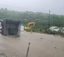 Жители Северо-Курильска выгнали на улицу свои экскаваторы для расчистки города после потопа
