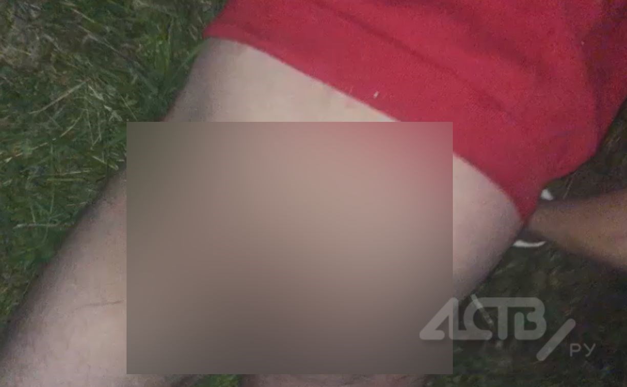 На Сахалине миниатюрная женщина заломала мужчину без штанов, который шёл в никуда