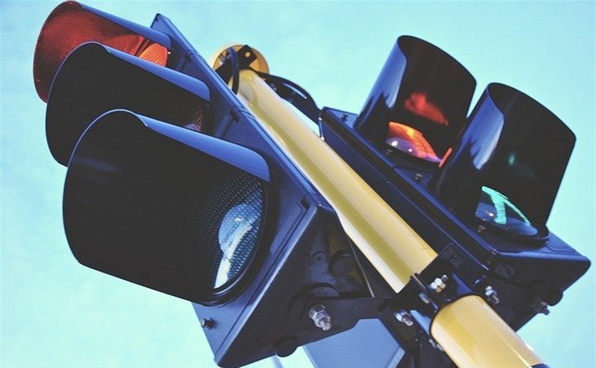 В Южно-Сахалинске на перекрёстке улиц Сахалинской и Железнодорожной не работает светофор