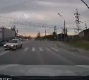 Гонщик на седане едва не снёс пешехода на "зебре" в Южно-Сахалинске