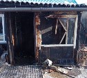 В селе Вал загорелась пристройка барака 