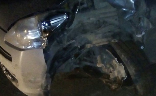 Две "Тойоты" лоб в лоб столкнулись в Холмском районе